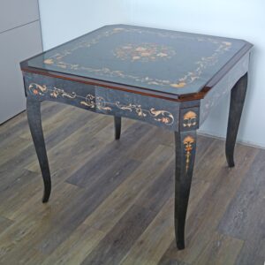 Tavolo intarsiato da gioco quadrato cm 80x80 in acero tinto celeste